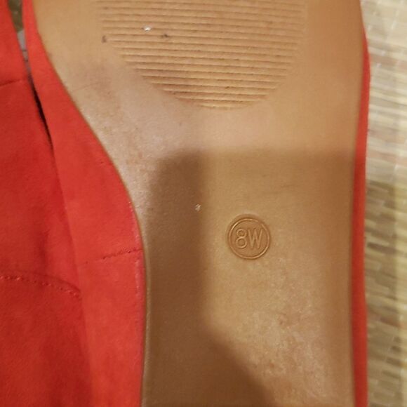 Nwt Torrid Red SUEDE ALMOND TOE FLAT (WIDE WIDTH) size 8W - Picture 7 of 10